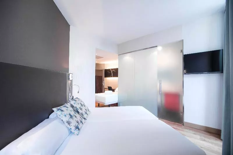 اتاق استاندارد سه نفره, Petit Palace Santa Cruz