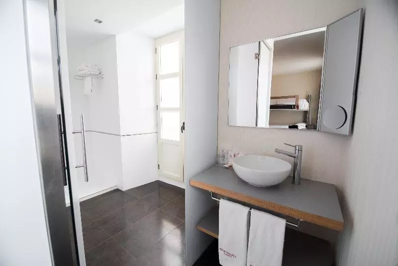 اتاق استاندارد چهار تخته, Petit Palace Santa Cruz