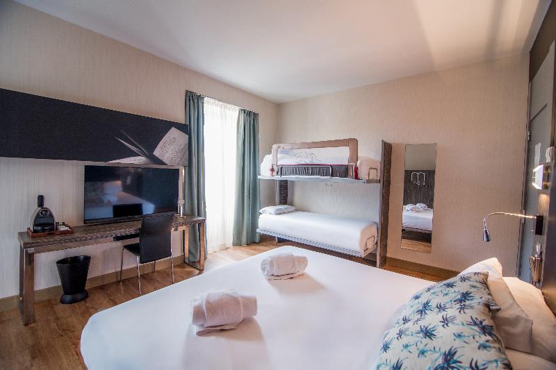 اتاق استاندارد چهار تخته, Petit Palace Santa Cruz