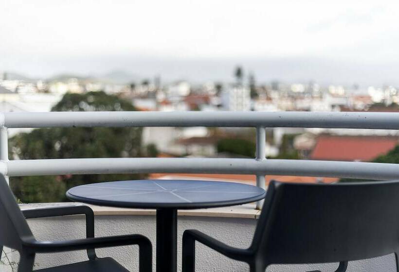 컴포트 룸, Ponta Delgada