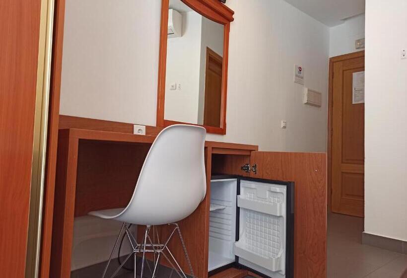 اتاق استاندارد سه نفره, Rambla Emérita, Centro Ciudad