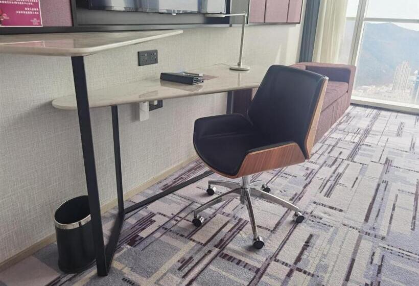 キングサイズベッドのスタンダードルーム, Crowne Plaza Dalian Xinghai, An Ihg