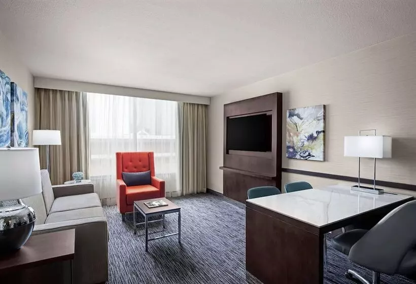 سوییت اجرایی, Embassy Suites By Hilton Fort Worth Downtown