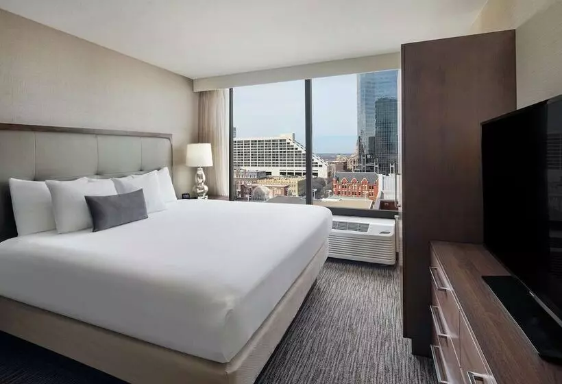 مجموعه ویستا شهر, Embassy Suites By Hilton Fort Worth Downtown