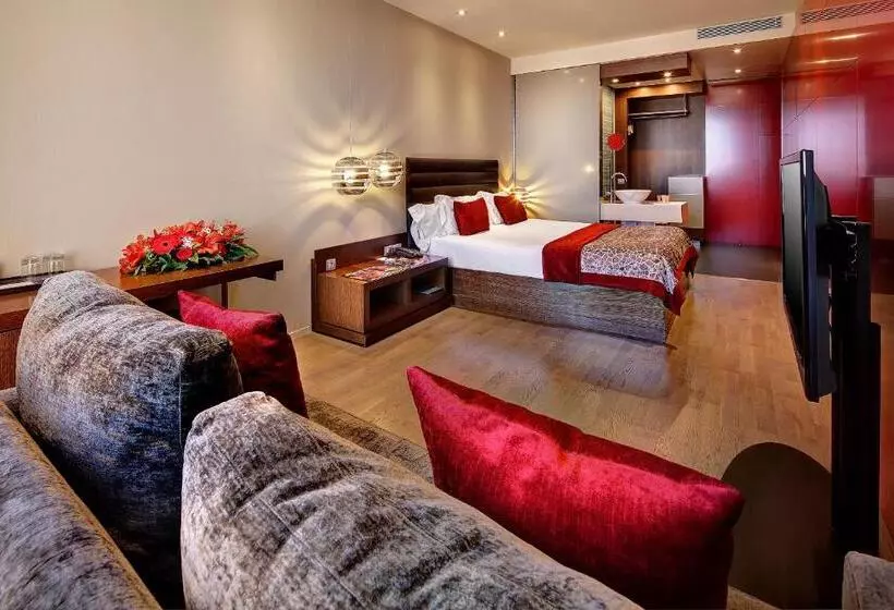 اتاق استاندارد سه نفره, Olivia Plaza