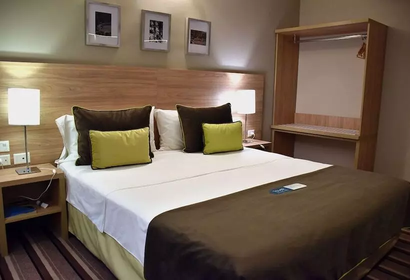 اتاق استاندارد یک نفره, Tower Inn & Suites