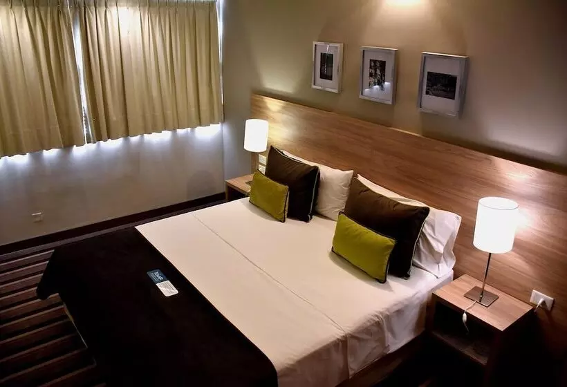 اتاق استاندارد یک نفره, Tower Inn & Suites