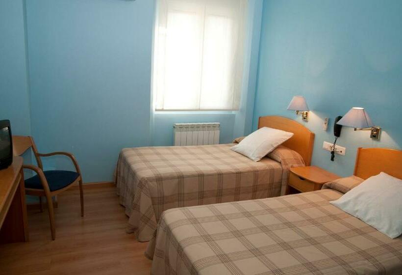 חדר בסיסי, Villa De Ayerbe