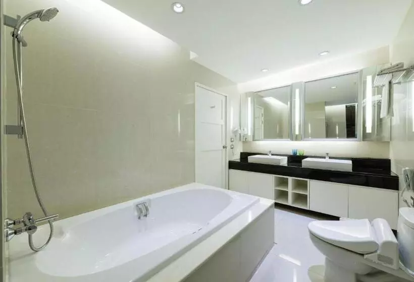 3 Bedroom Suite, Centre Point Chidlom