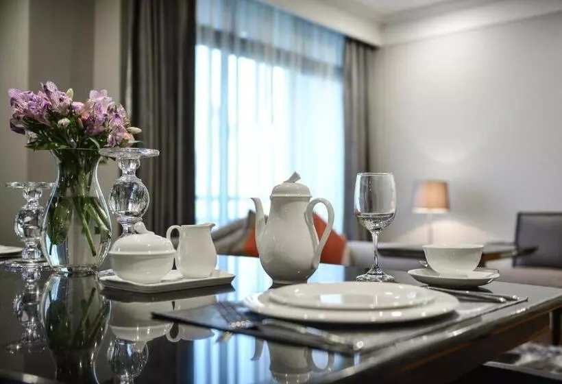 3 Bedroom Suite, Centre Point Chidlom