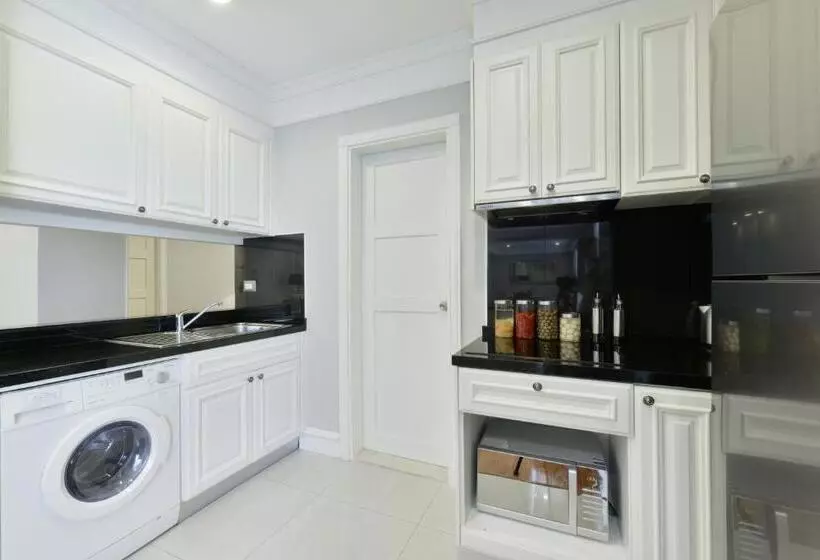 3 Bedroom Suite, Centre Point Chidlom