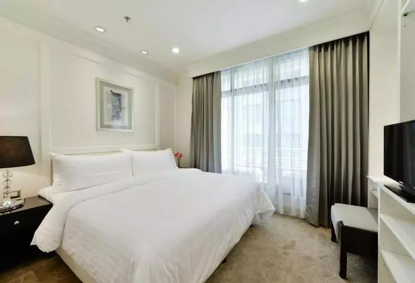 3 Bedroom Suite, Centre Point Chidlom