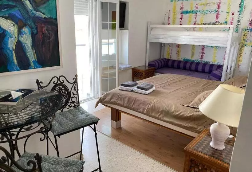 اتاق استاندارد چهارنفره با بالکن, El Chili Boutique