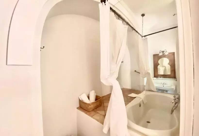 اتاق لوکس, El Rincon De Las Descalzas