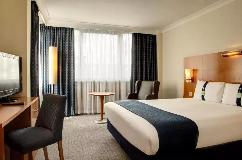 キングサイズベッドのスイートルーム, Holiday Inn London Sutton, An Ihg