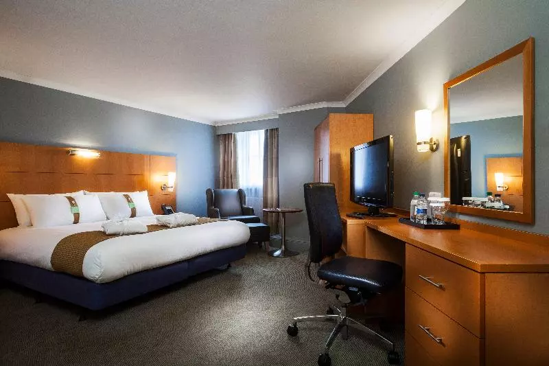キングサイズベッドのスイートルーム, Holiday Inn London Sutton, An Ihg