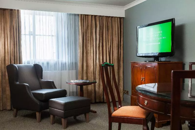 キングサイズベッドのスイートルーム, Holiday Inn London Sutton, An Ihg