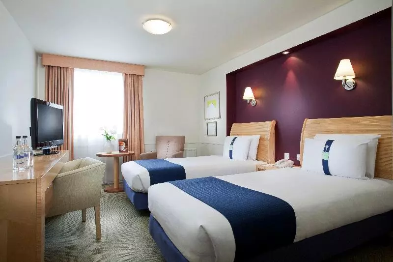 キングサイズベッドのスイートルーム, Holiday Inn London Sutton, An Ihg