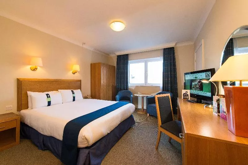 キングサイズベッドのスイートルーム, Holiday Inn London Sutton, An Ihg