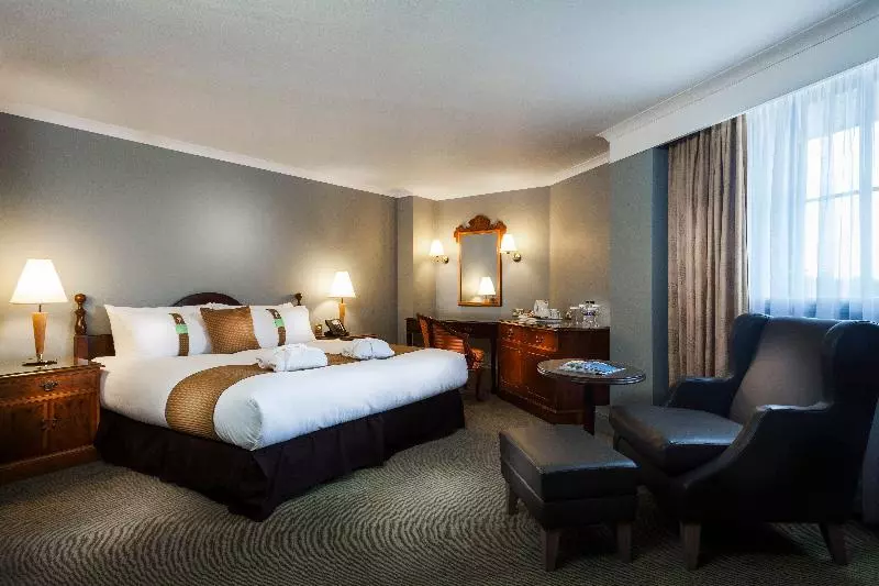 キングサイズベッドのスイートルーム, Holiday Inn London Sutton, An Ihg