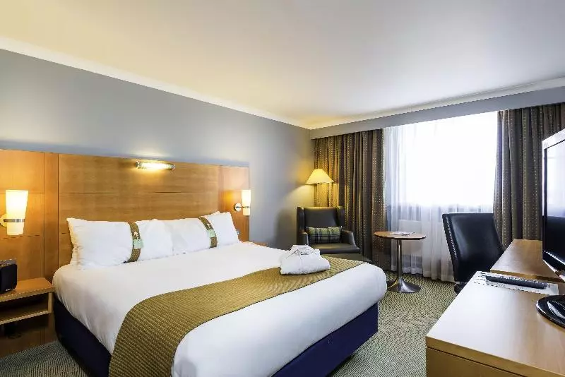 キングサイズベッドのスイートルーム, Holiday Inn London Sutton, An Ihg