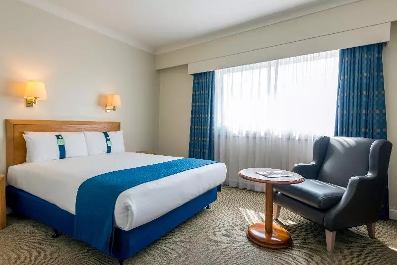 キングサイズベッドのスイートルーム, Holiday Inn London Sutton, An Ihg