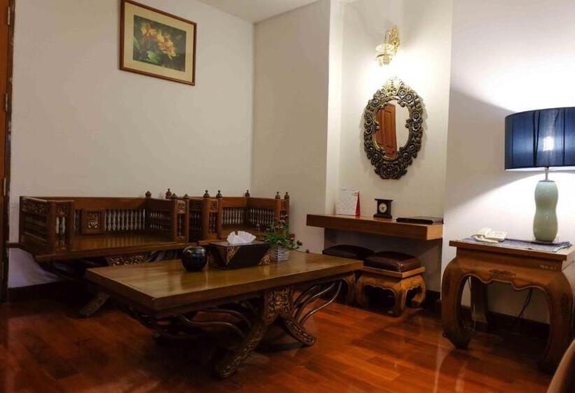 套房, Karinthip Village