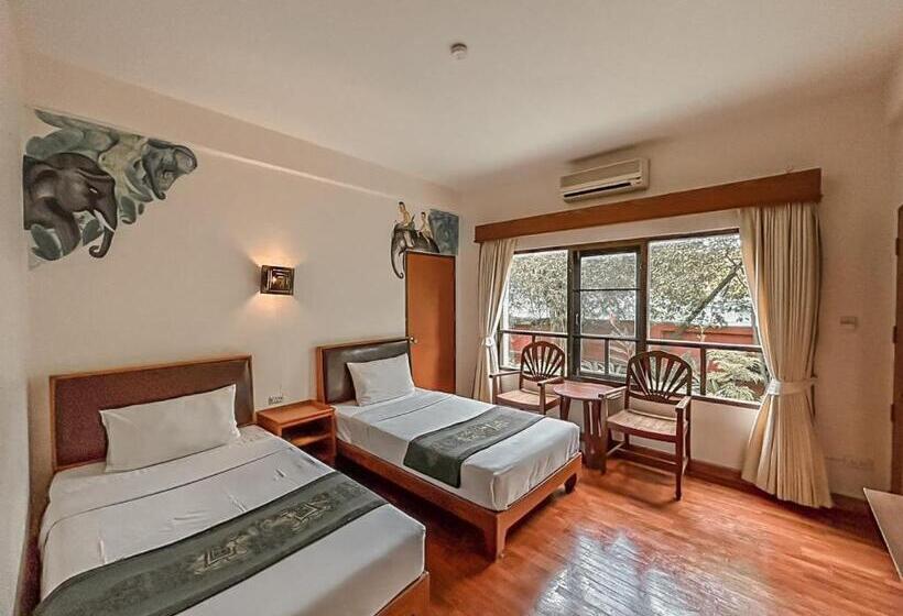 高品质的四人房间, Karinthip Village