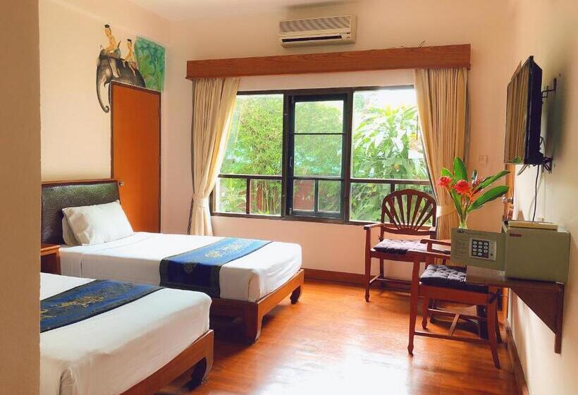 四人高级间, Karinthip Village