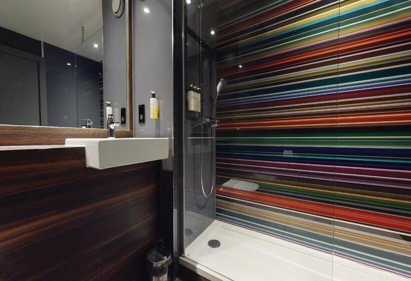 Семейный Номер, Village Hotel Manchester Cheadle