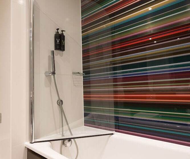 Семейный Номер, Village Hotel Manchester Cheadle