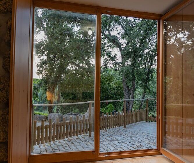 스탠다드 스튜디오, Quinta Do Crestelo Apart