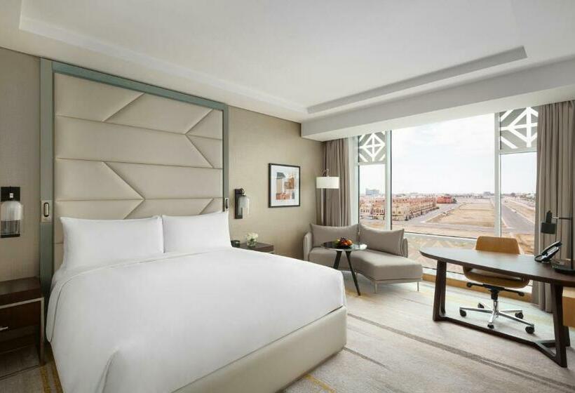 带大床的豪华间, Crowne Plaza Jeddah Al Salam, An Ihg