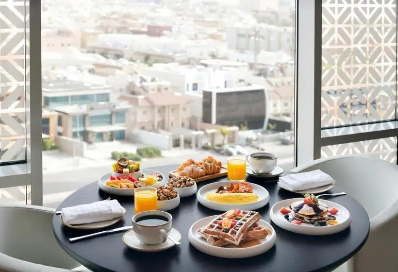 キングサイズベッドのスタンダードルーム, Crowne Plaza Jeddah Al Salam By Ihg