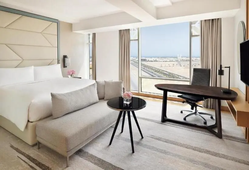 キングサイズベッドのクラブルーム, Crowne Plaza Jeddah Al Salam By Ihg