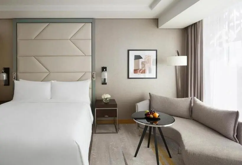 キングサイズベッドのデラックスルーム, Crowne Plaza Jeddah Al Salam By Ihg
