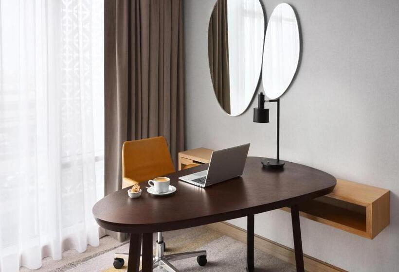 带大床的标准间, Crowne Plaza Jeddah Al Salam, An Ihg