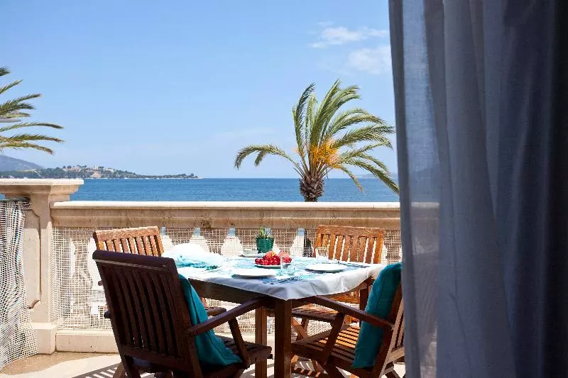 آپارتمان 2 خوابه, Galeon Suites