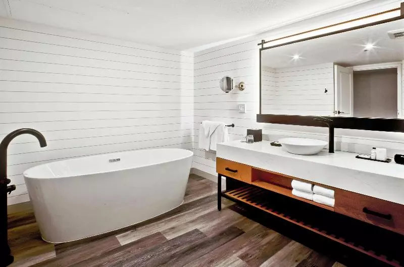 اتاق استاندارد با تخت بزرگ برای معلولان, Holiday Inn Express Hotel & Suites San Jose Morgan Hill, An Ihg