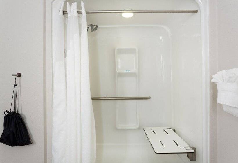 جناح, Holiday Inn Express Hotel & Suites Tampa Fairgrounds Casino, An Ihg