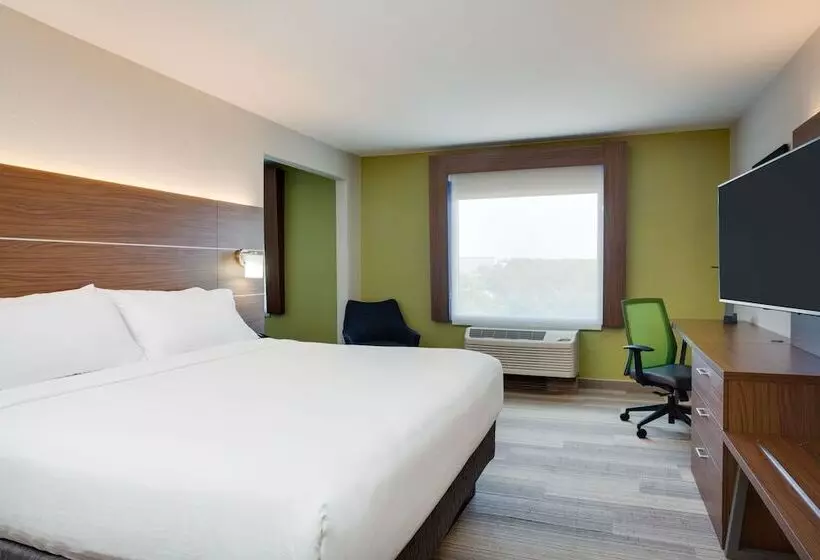 سوییت, Holiday Inn Express Hotel & Suites Tampa Fairgrounds Casino, An Ihg