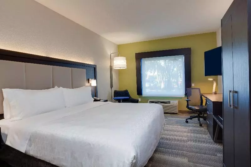 اتاق استاندارد با تخت بزرگ برای معلولان, Holiday Inn Express Hotel & Suites Fort Lauderdale Airport/cruise Port, An Ihg