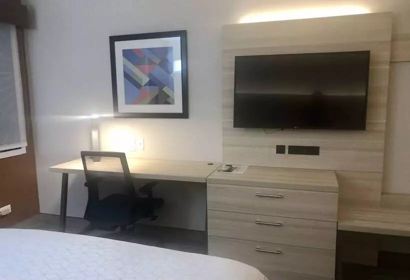 اتاق استاندارد, Holiday Inn Express Fort Bragg, An Ihg