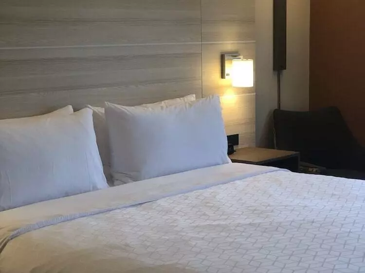 اتاق استاندارد, Holiday Inn Express Fort Bragg, An Ihg
