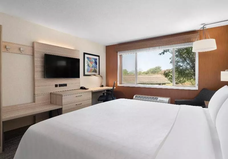 اتاق استاندارد با تخت بزرگ, Holiday Inn Express Fort Bragg, An Ihg