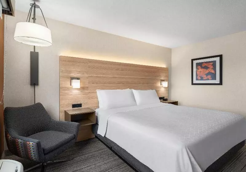 اتاق استاندارد با تخت بزرگ, Holiday Inn Express Fort Bragg, An Ihg