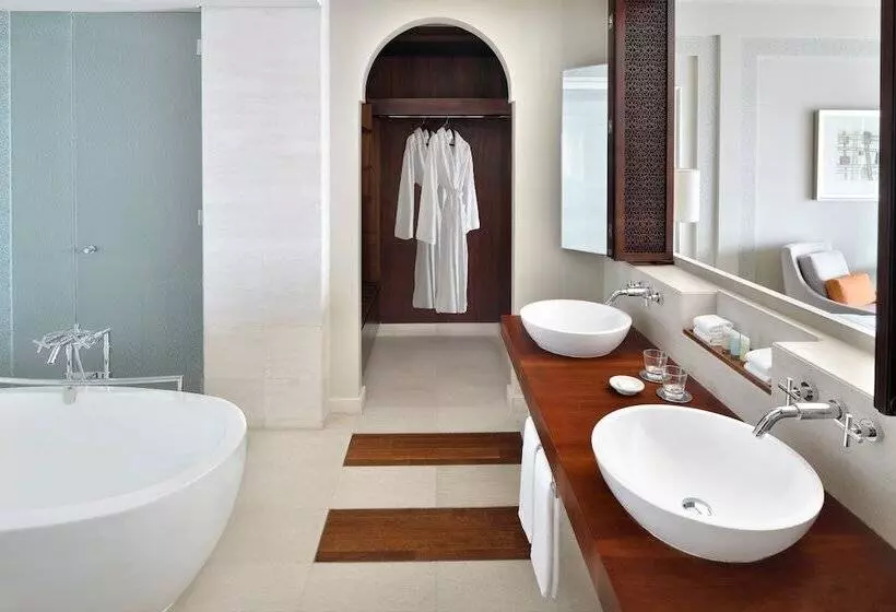 Suite with lake view, Park Hyatt Dubai
