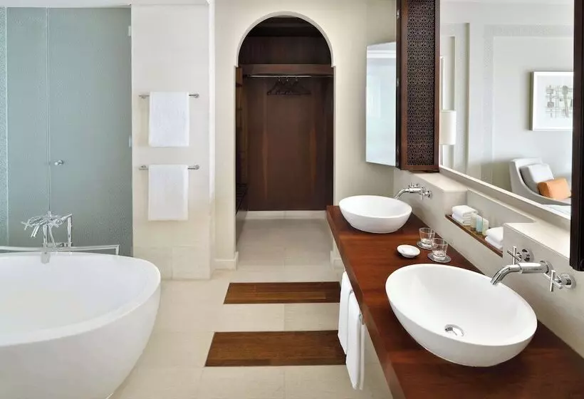 اتاق استاندارد با چشم‌انداز شهر, Park Hyatt Dubai
