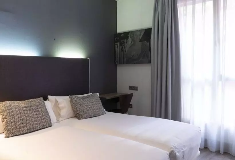 اتاق استاندارد چهار تخته, Petit Palace Plaza Espana