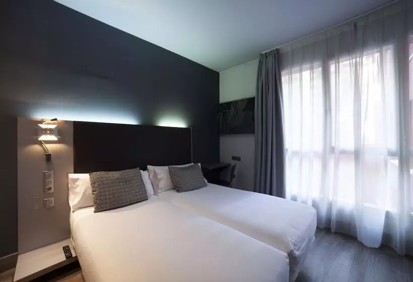 اتاق استاندارد چهار تخته, Petit Palace Plaza Espana